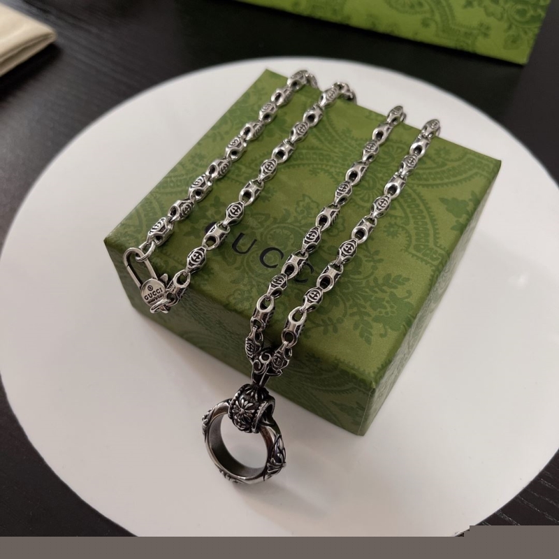 G*u*i necklaces